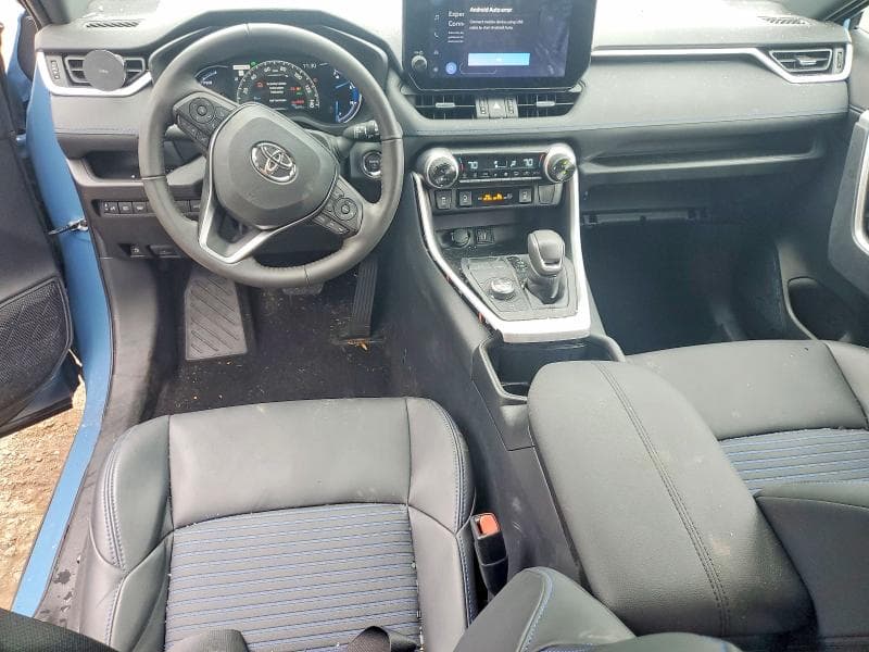 2025 TOYOTA RAV4 XSE 8