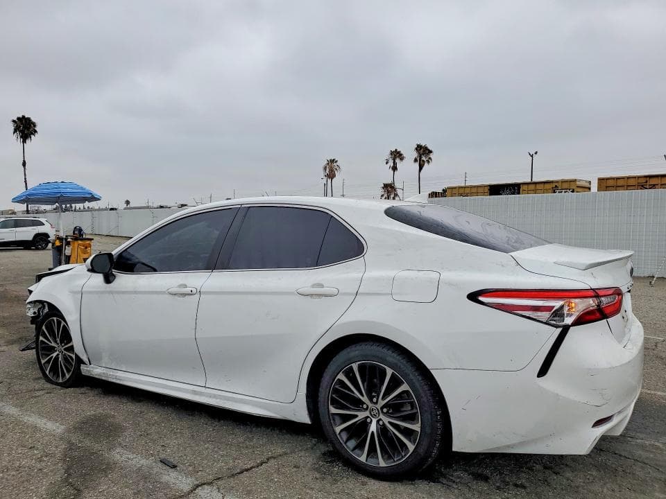 2020 TOYOTA CAMRY SE 2