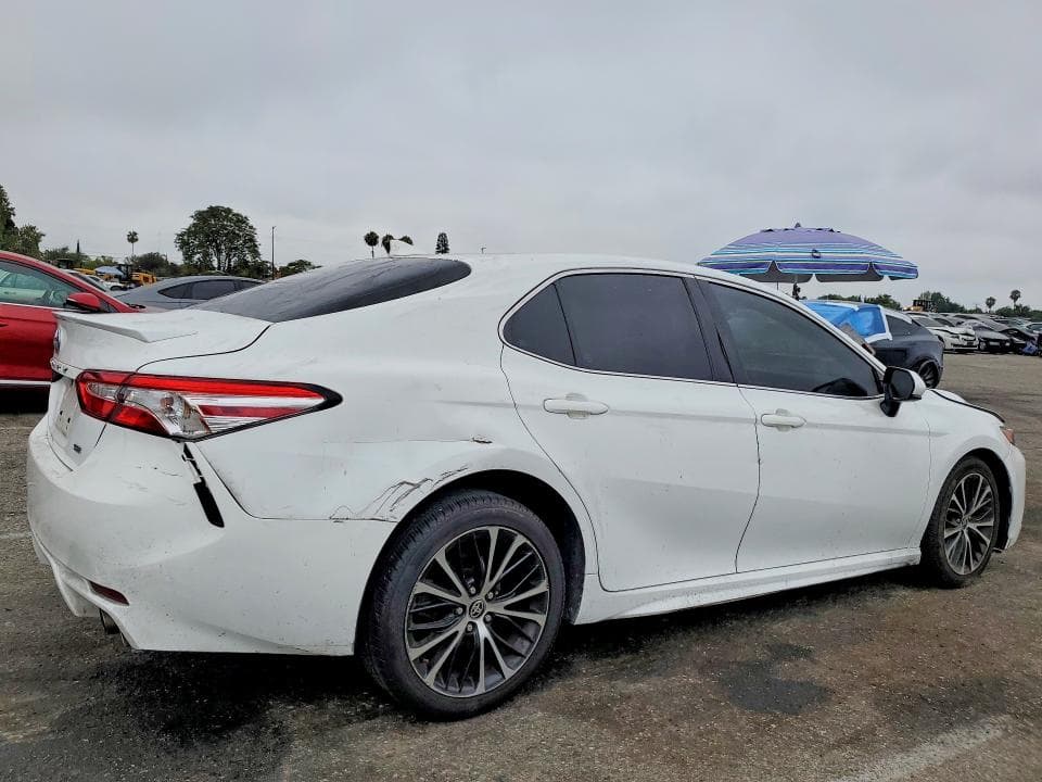 2020 TOYOTA CAMRY SE 3