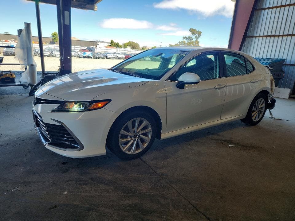 2022 TOYOTA CAMRY LE - 1