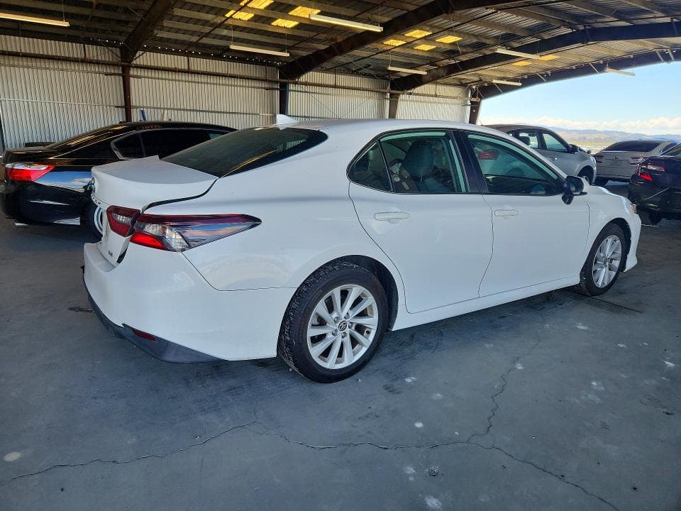 2022 TOYOTA CAMRY LE 3