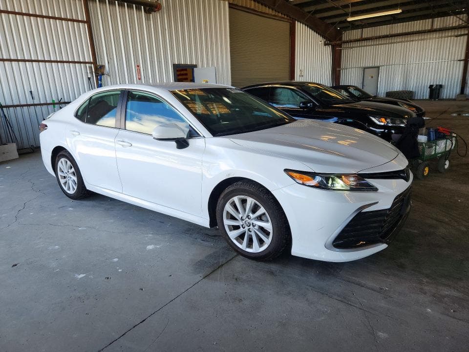 2022 TOYOTA CAMRY LE 4