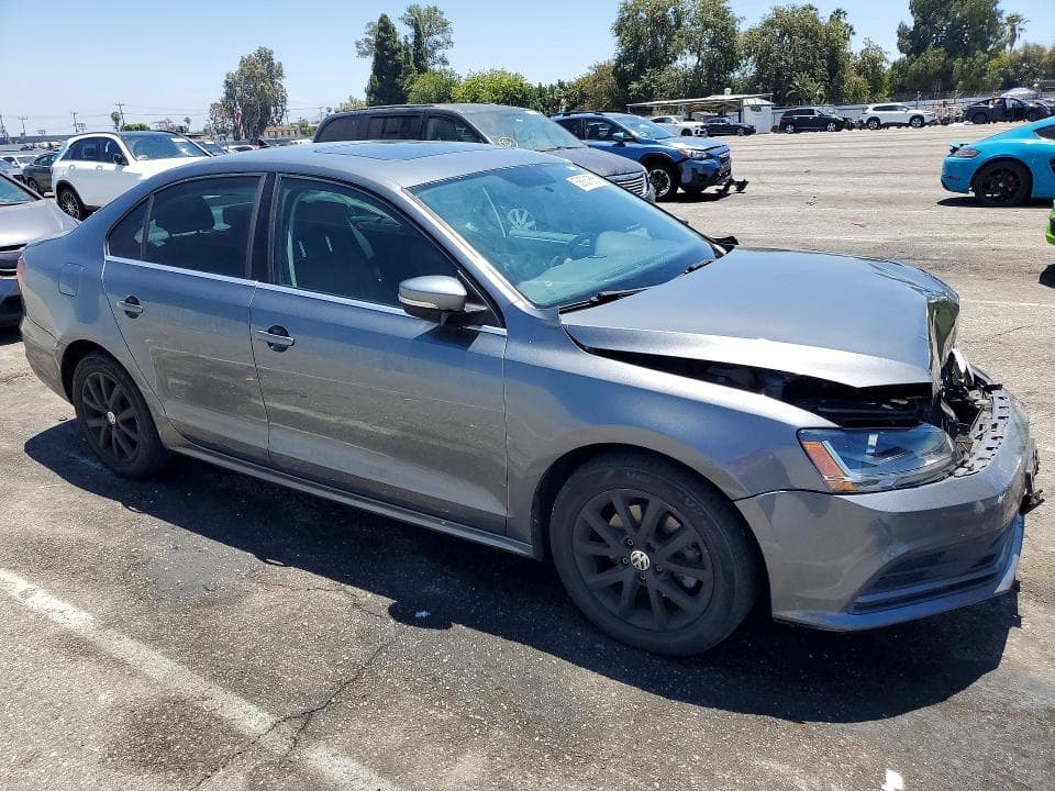 2017 VOLKSWAGEN JETTA SE 4