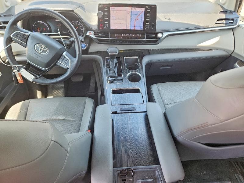 2021 TOYOTA SIENNA LIMITED 7-PASSENGER 8