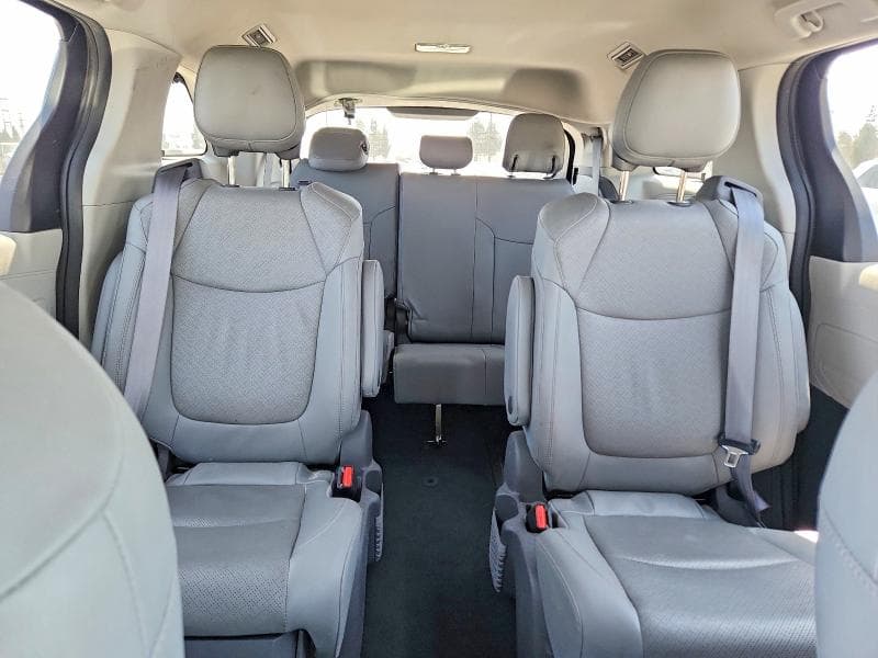 2021 TOYOTA SIENNA LIMITED 7-PASSENGER 10