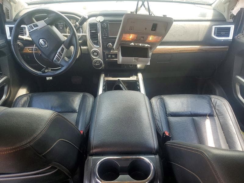 2017 NISSAN TITAN SL 8