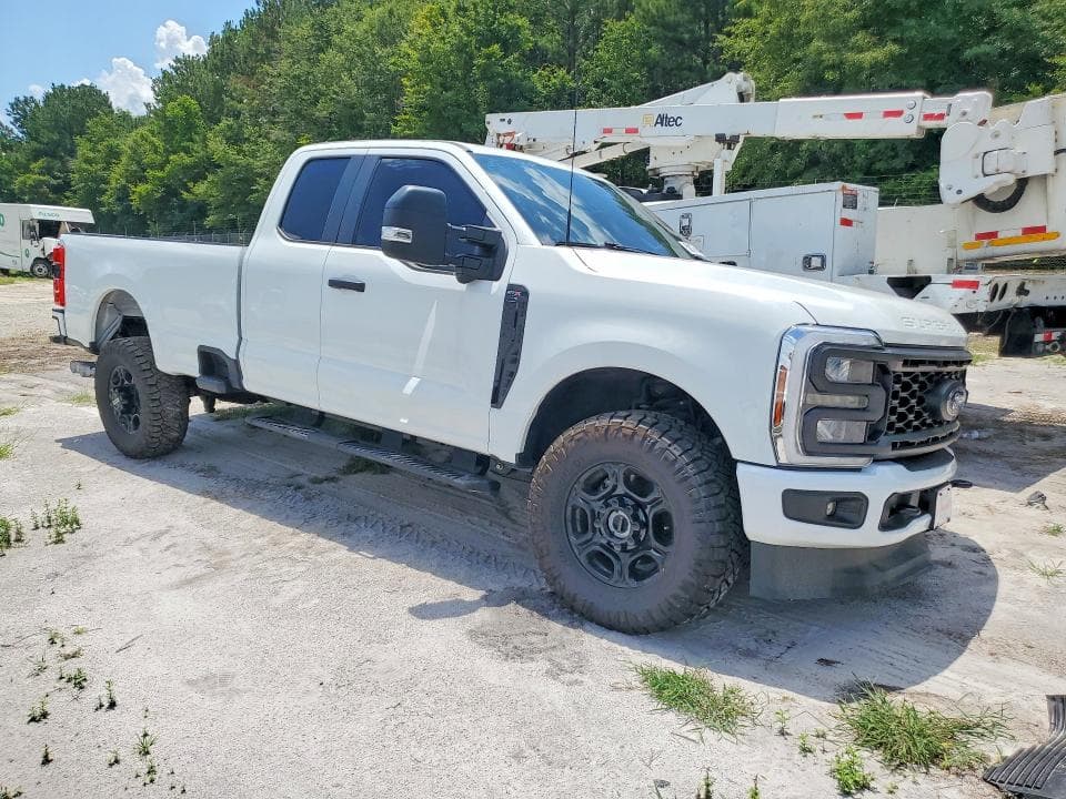 2025 FORD F350 SUPER DUTY 4