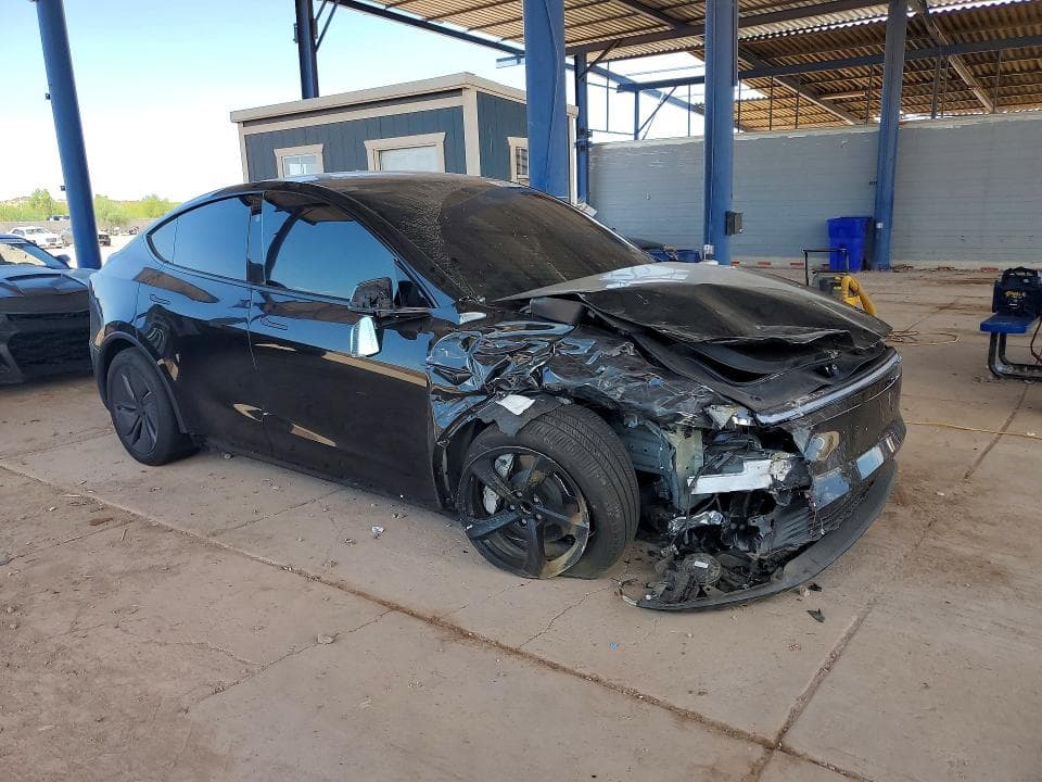 2026 TESLA MODEL Y 4