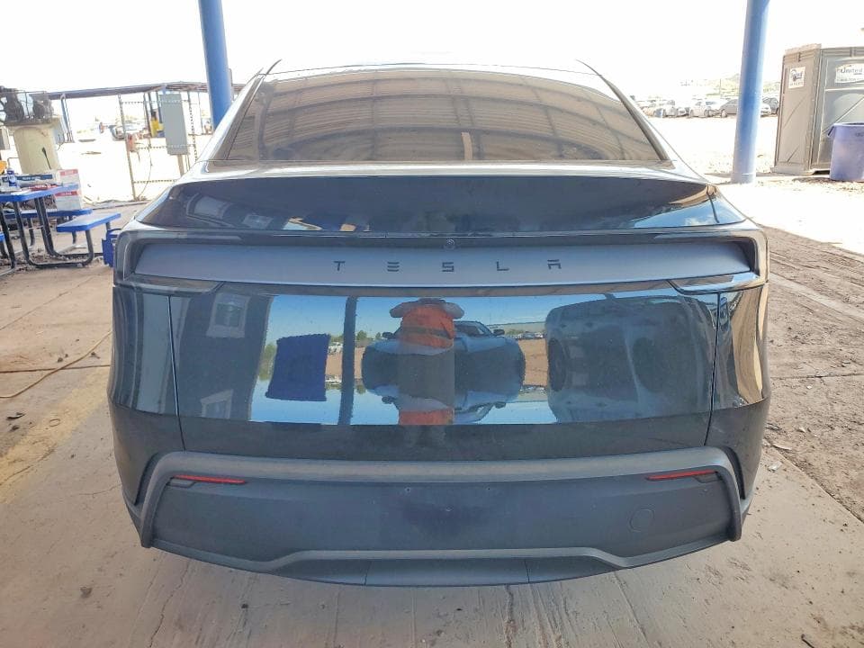 2026 TESLA MODEL Y 6