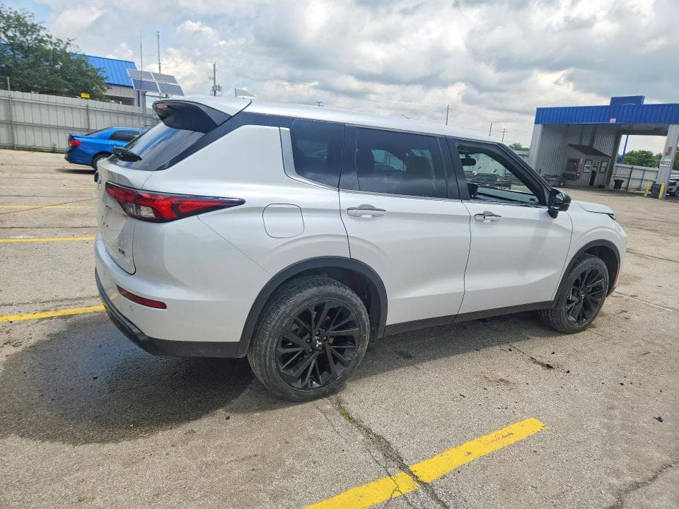 2023 MITSUBISHI OUTLANDER SE 3