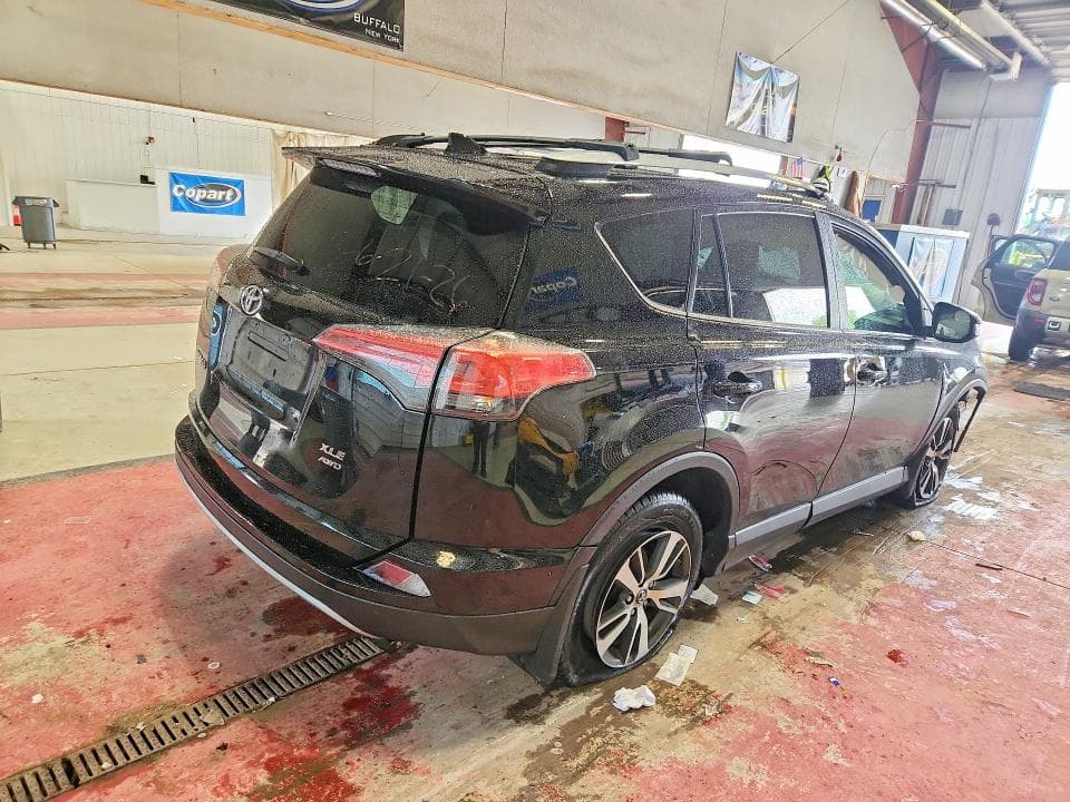 2018 TOYOTA RAV4 XLE 3