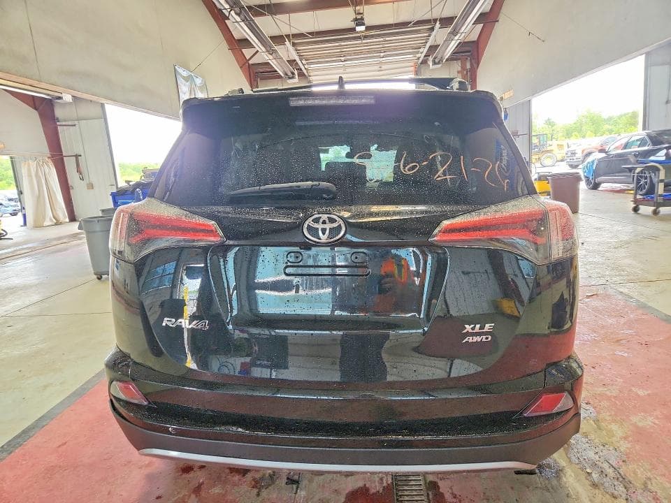 2018 TOYOTA RAV4 XLE 6