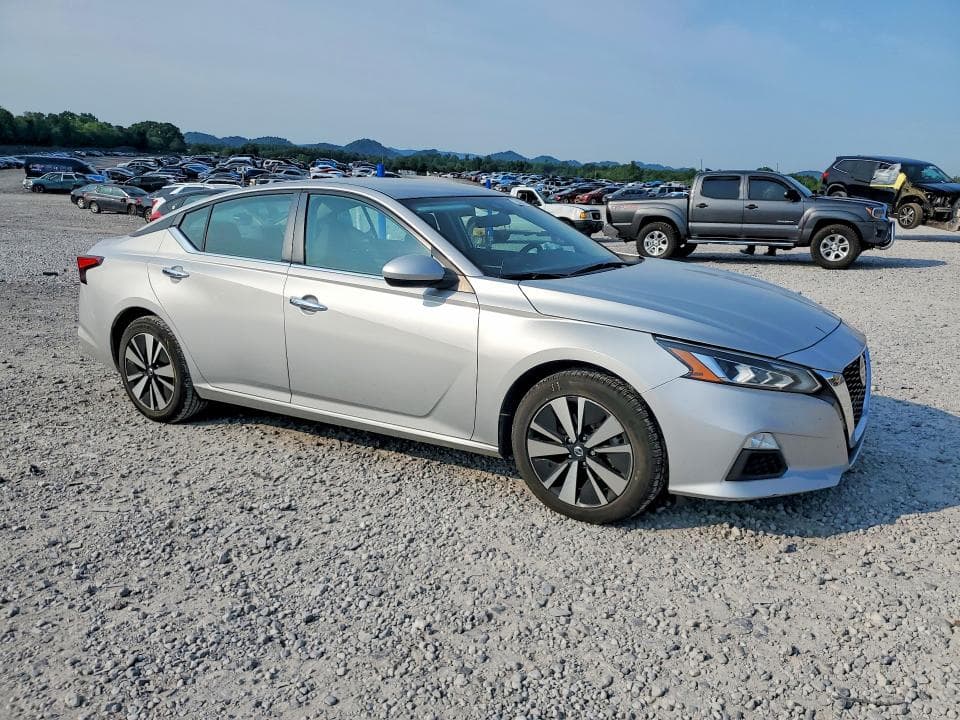 2022 NISSAN ALTIMA SV 4