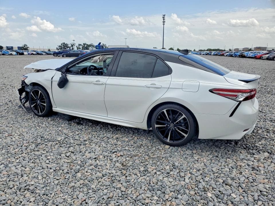2019 TOYOTA CAMRY XSE 2