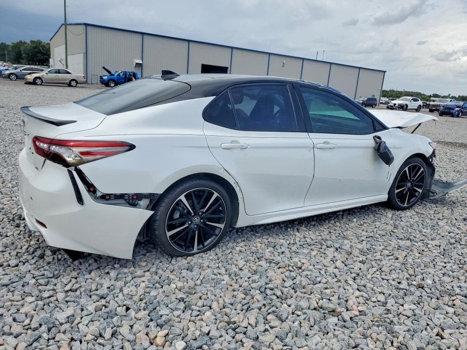 2019 TOYOTA CAMRY XSE 3