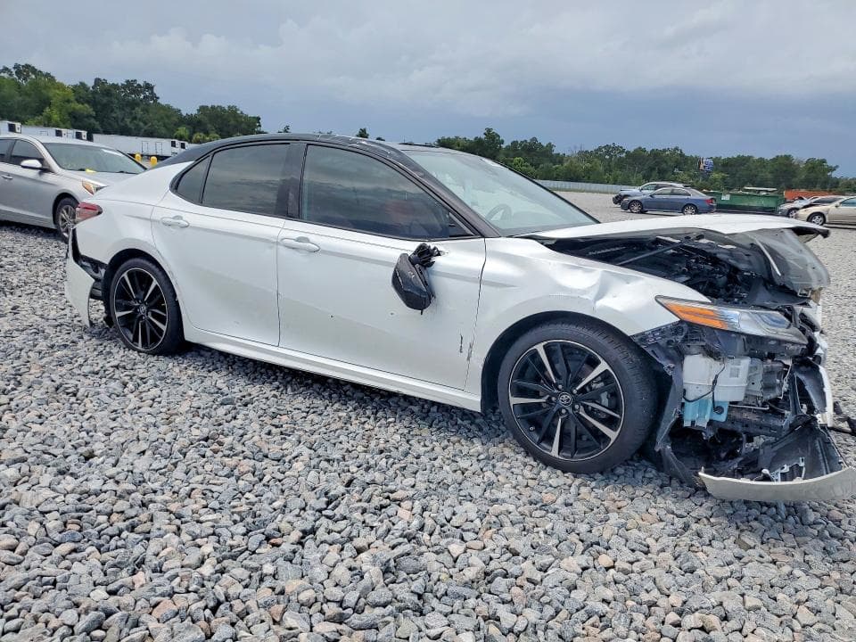 2019 TOYOTA CAMRY XSE 4