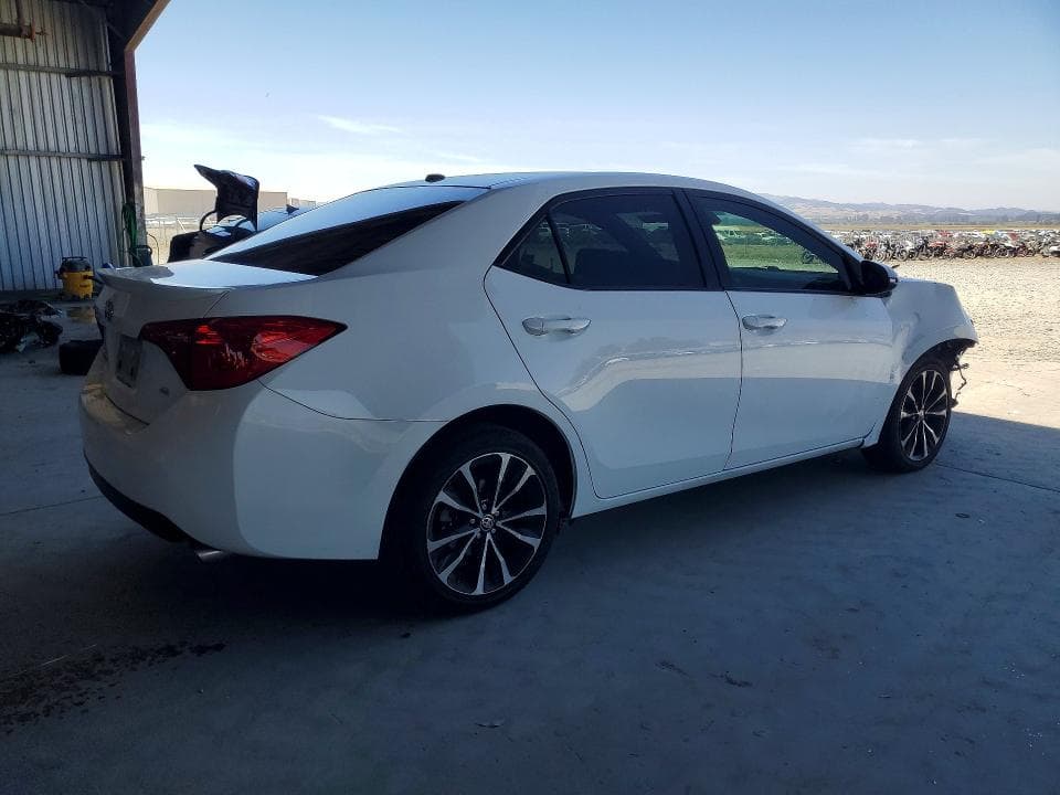2017 TOYOTA COROLLA SE 3
