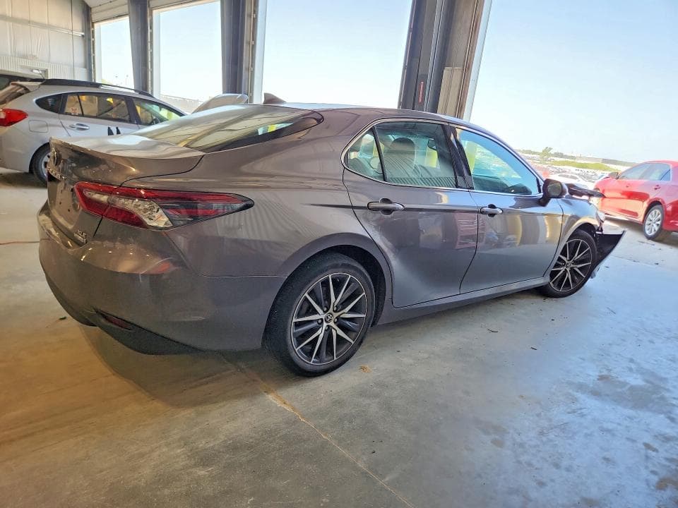 2022 TOYOTA CAMRY XLE XLE 3