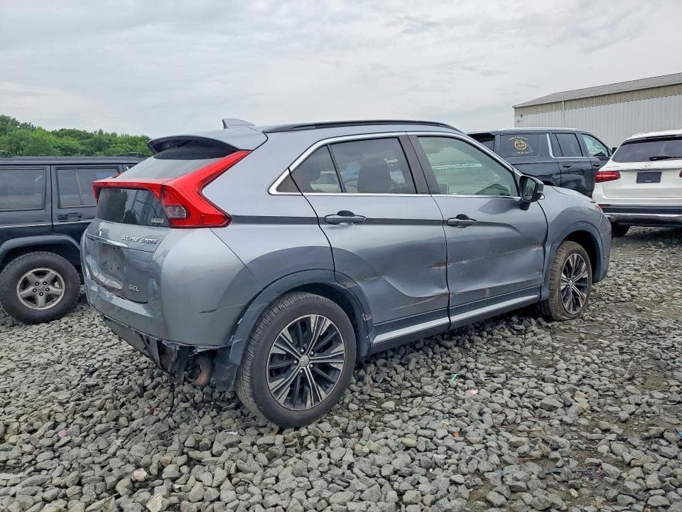 2018 MITSUBISHI ECLIPSE CROSS SE 3