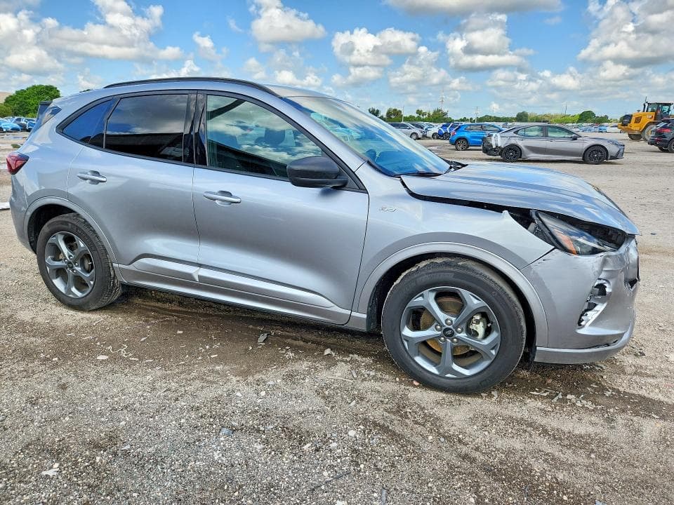 2024 FORD ESCAPE ST LINE 4