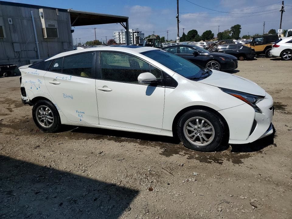 2017 TOYOTA PRIUS THREE 4