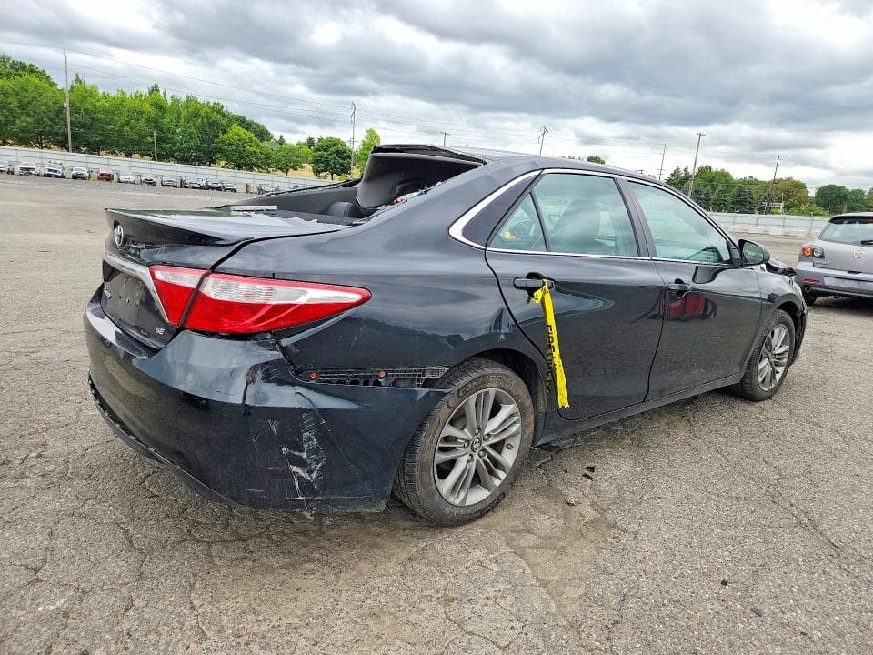 2017 TOYOTA CAMRY SE SE 3
