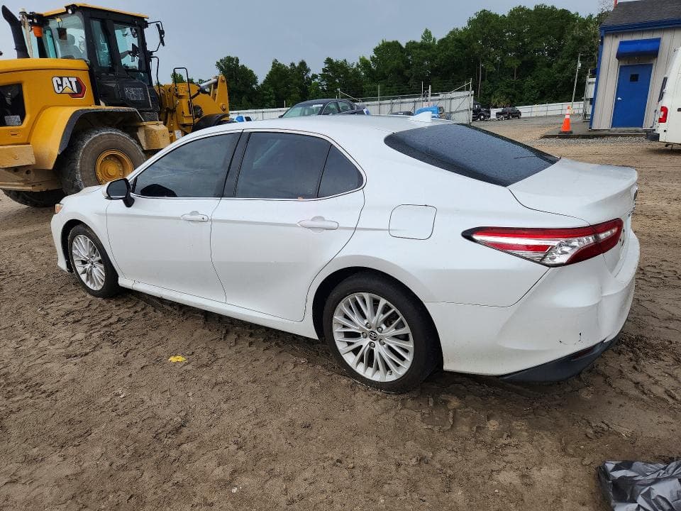 2019 TOYOTA CAMRY XLE 2