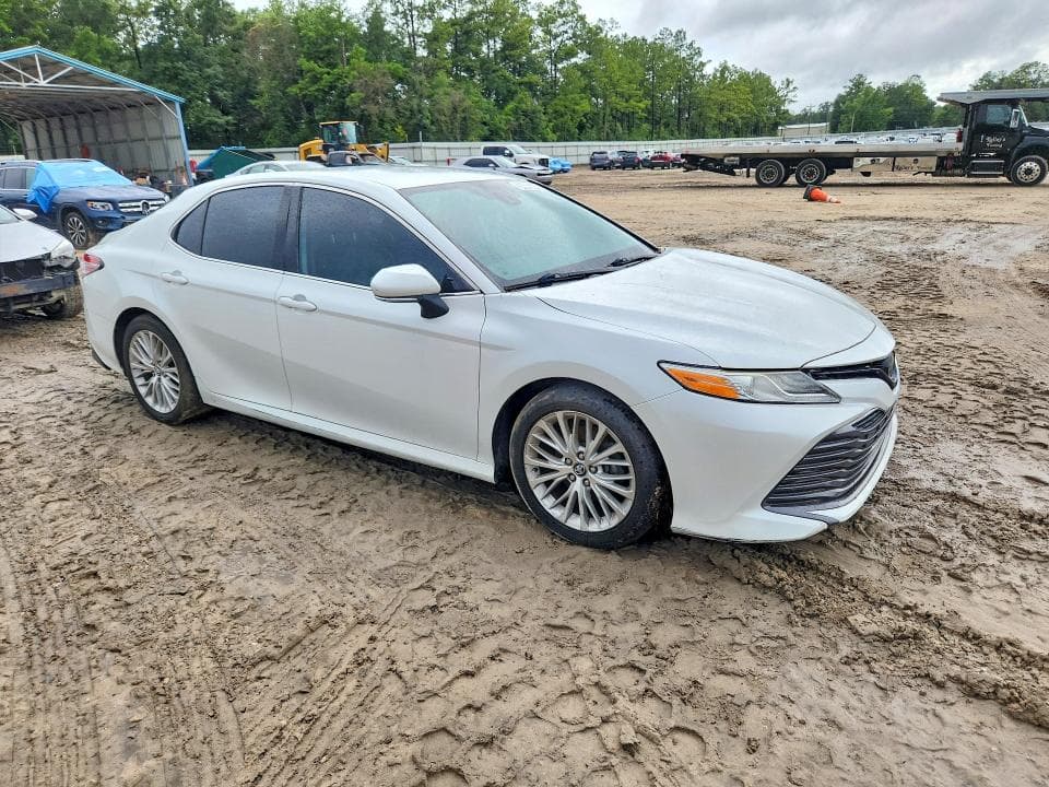 2019 TOYOTA CAMRY XLE 4