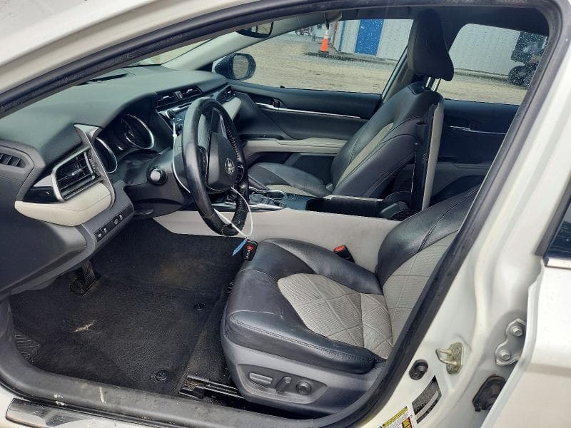 2019 TOYOTA CAMRY XLE 7
