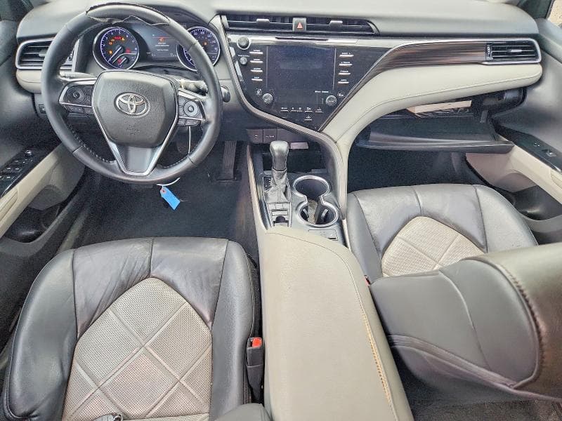 2019 TOYOTA CAMRY XLE 8