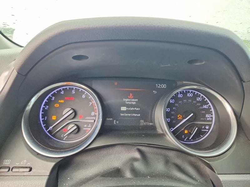 2019 TOYOTA CAMRY XLE 9