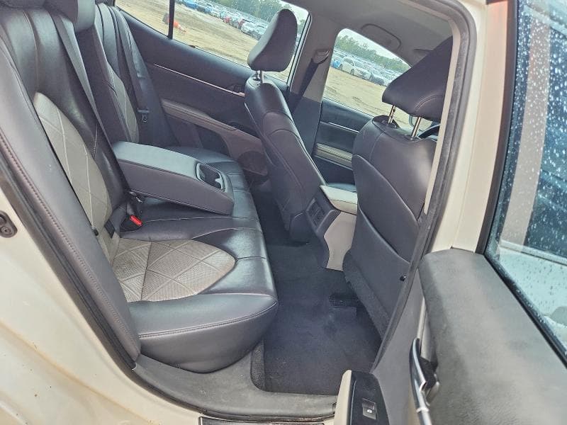 2019 TOYOTA CAMRY XLE 10
