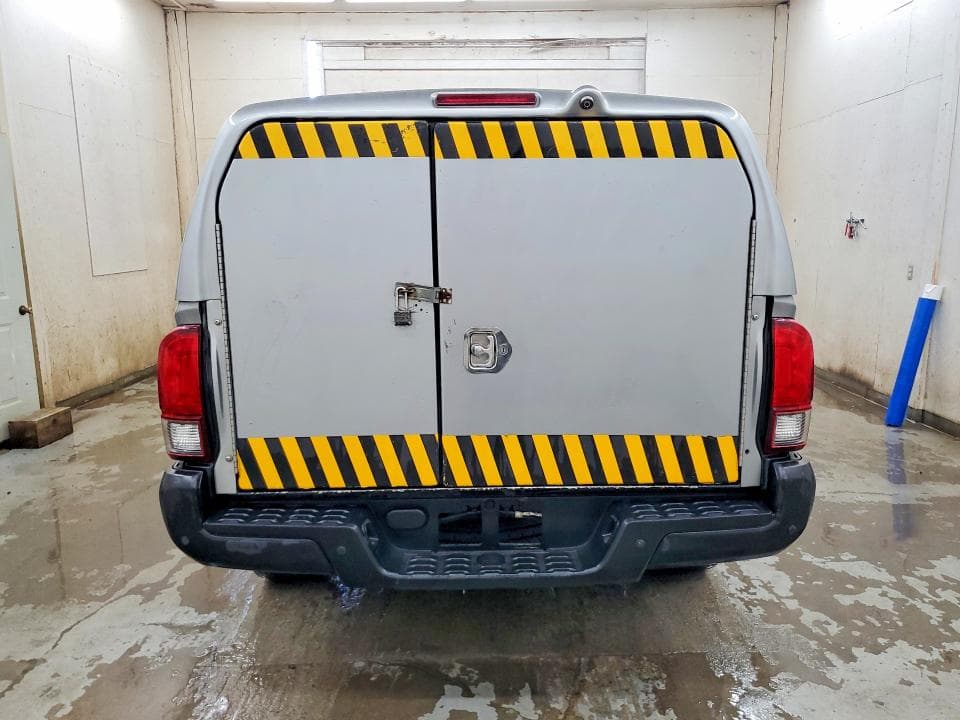 2018 TOYOTA TACOMA SR 6