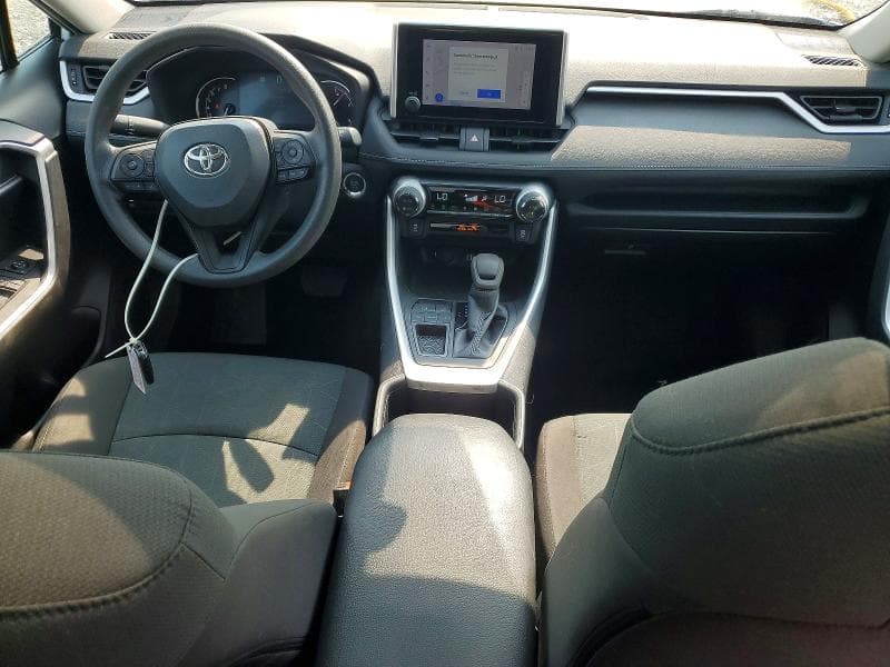2024 TOYOTA RAV4 XLE XLE 8