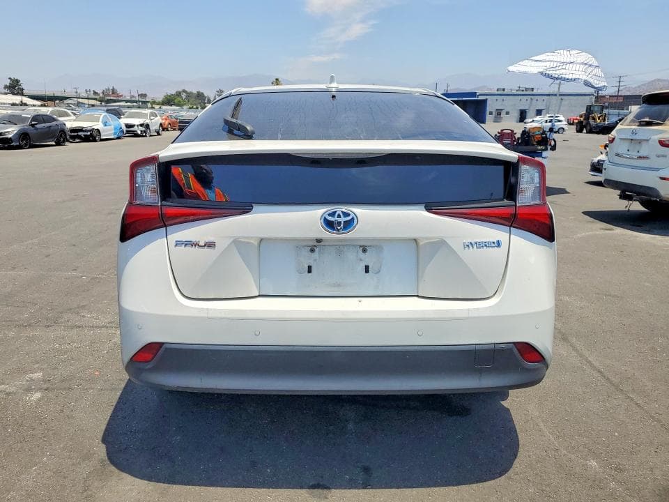 2020 TOYOTA PRIUS LE 6