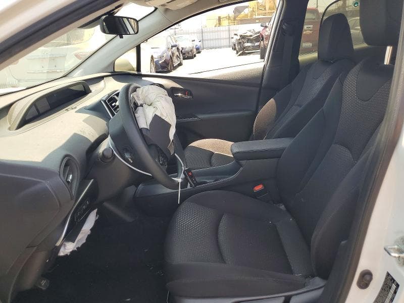 2020 TOYOTA PRIUS LE 7