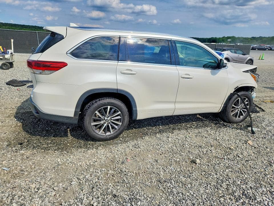 2018 TOYOTA HIGHLANDER XLE XLE 3