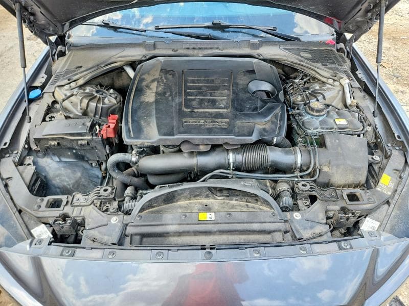 2019 JAGUAR XE PREMIUM PREMIUM 11