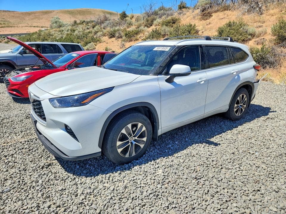 2022 TOYOTA HIGHLANDER XLE - 1