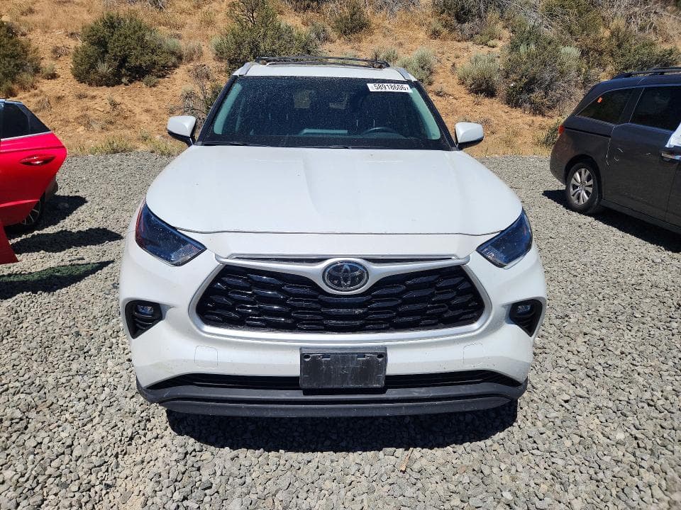 2022 TOYOTA HIGHLANDER XLE 5
