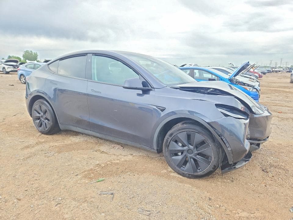 2025 TESLA MODEL Y 4