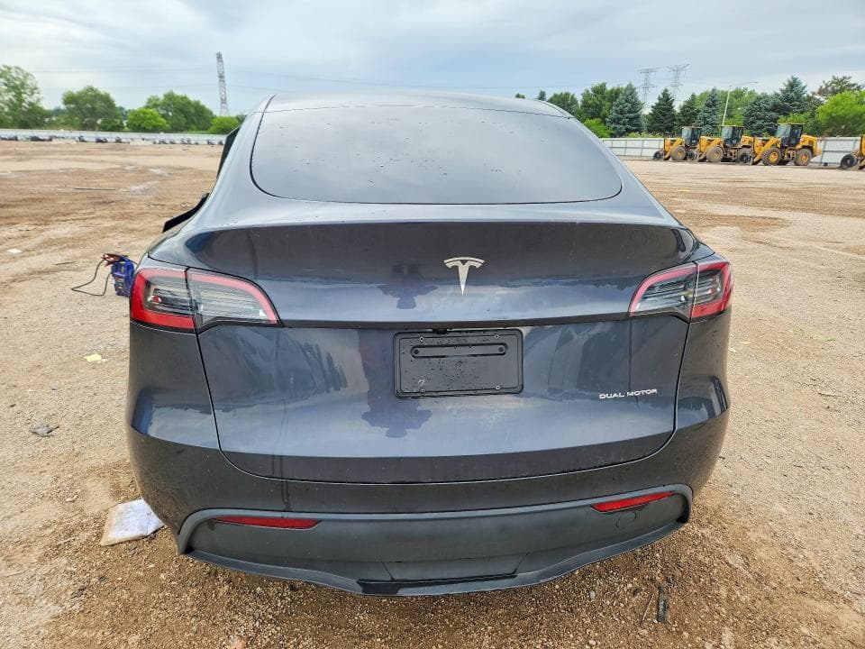 2025 TESLA MODEL Y 6