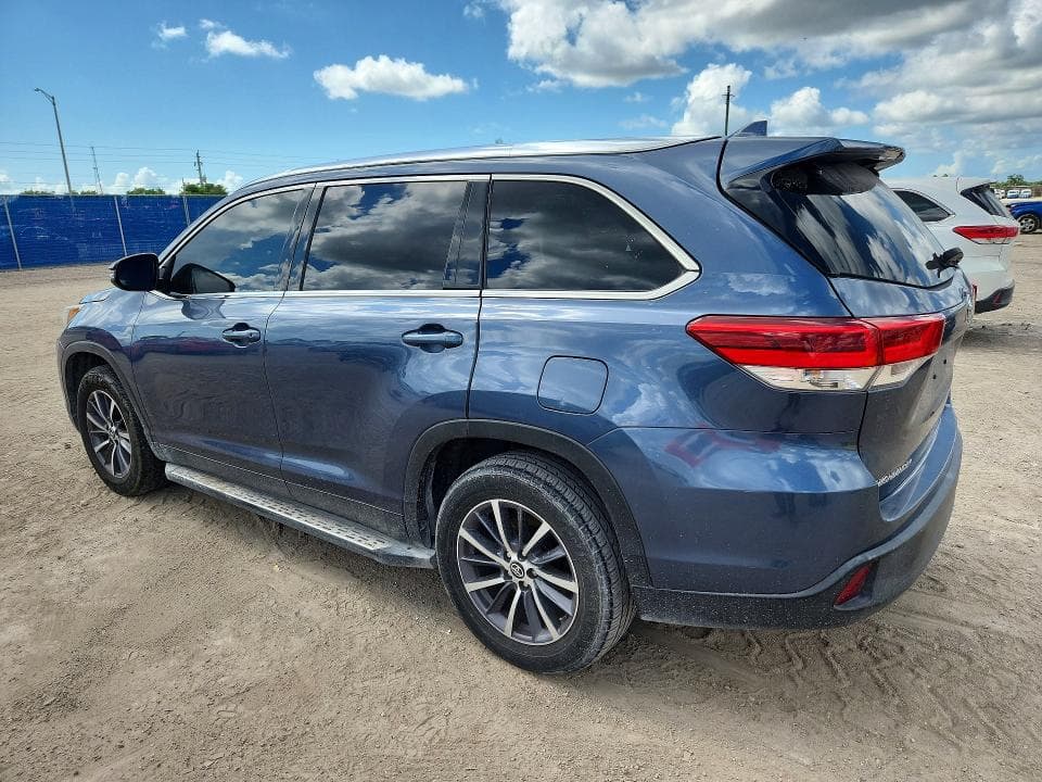 2019 TOYOTA HIGHLANDER XLE 2