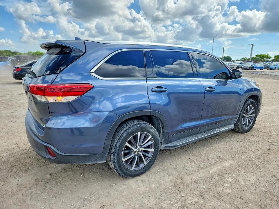 2019 TOYOTA HIGHLANDER XLE 3
