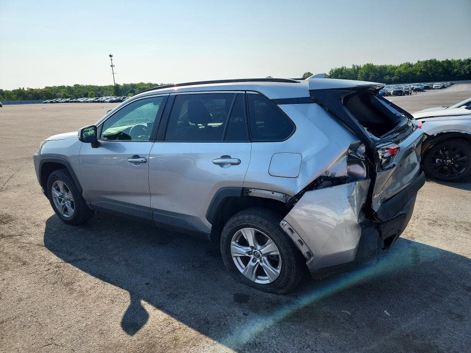 2020 TOYOTA RAV4 XLE 2