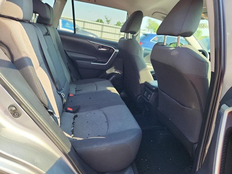 2020 TOYOTA RAV4 XLE 11