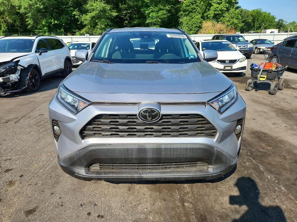 2020 TOYOTA RAV4 XLE 5