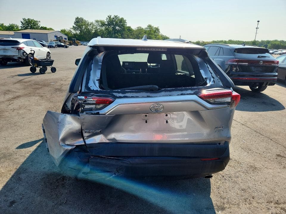 2020 TOYOTA RAV4 XLE 6
