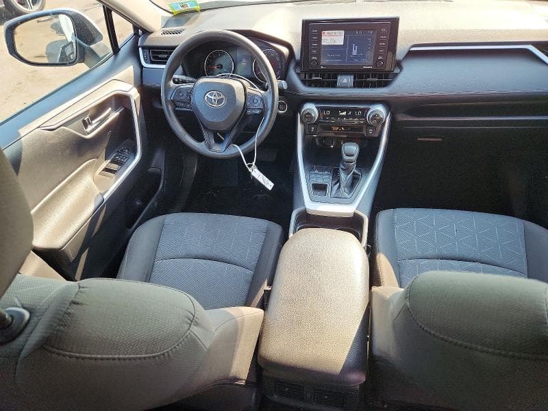 2020 TOYOTA RAV4 XLE 8