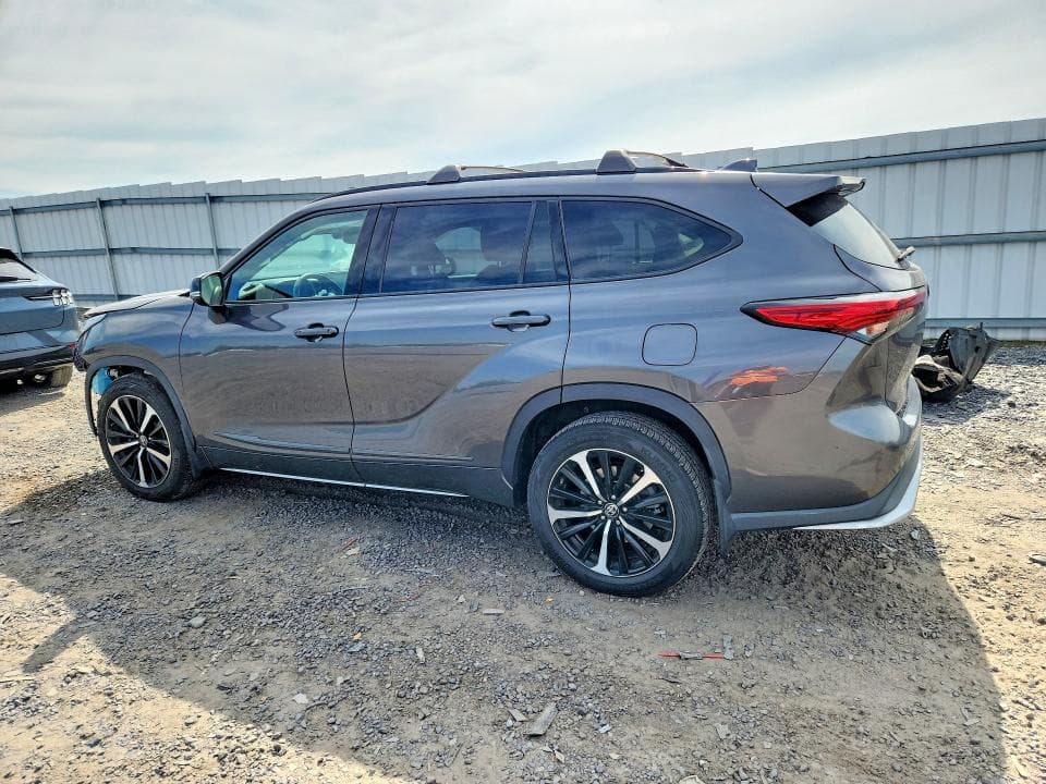 2021 TOYOTA HIGHLANDER XSE 2